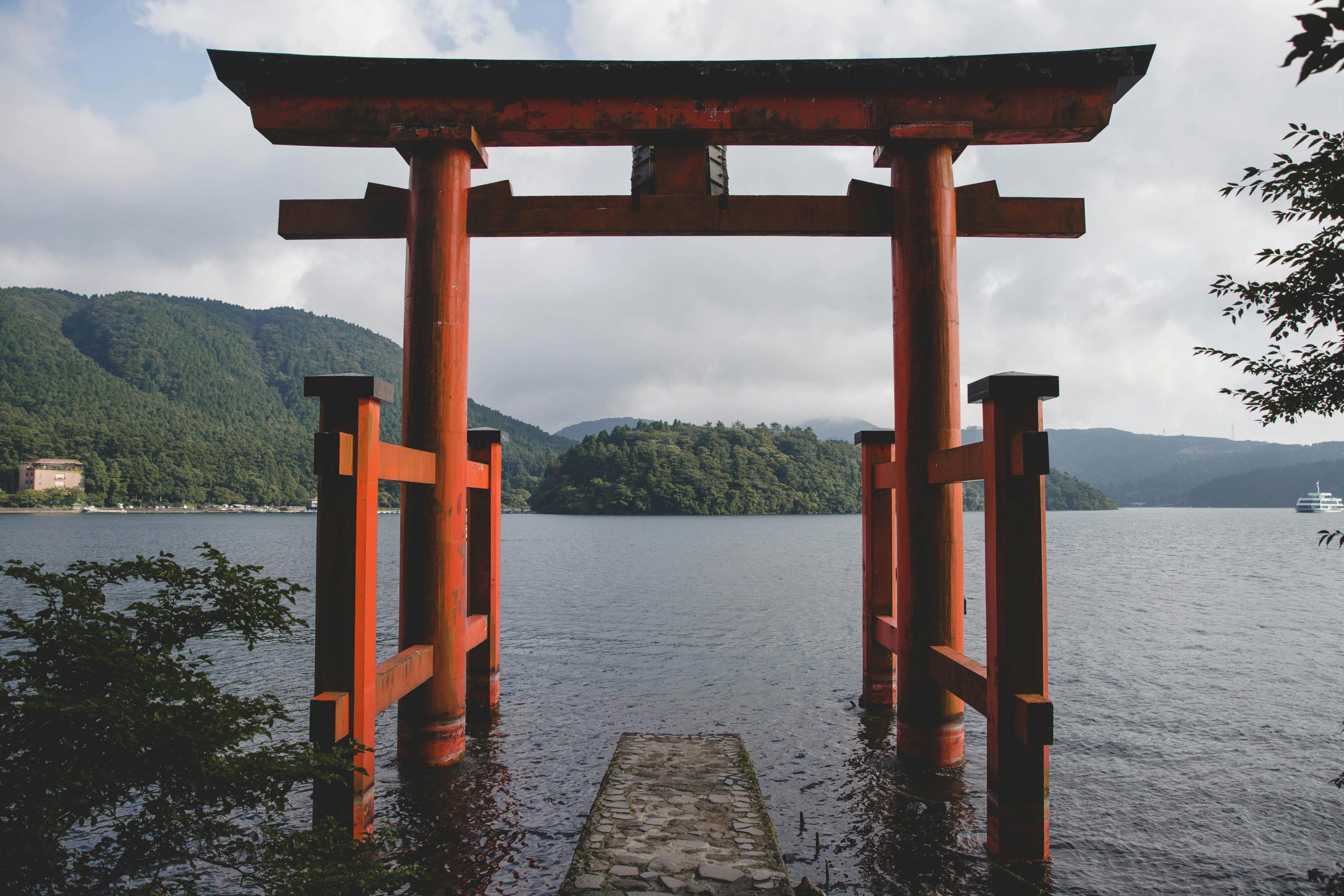 shrine in hakone